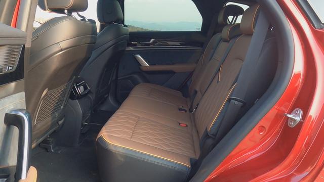 夏季车载灭火器不要乱放,放错地方出事后悔莫及,你一般放在哪?