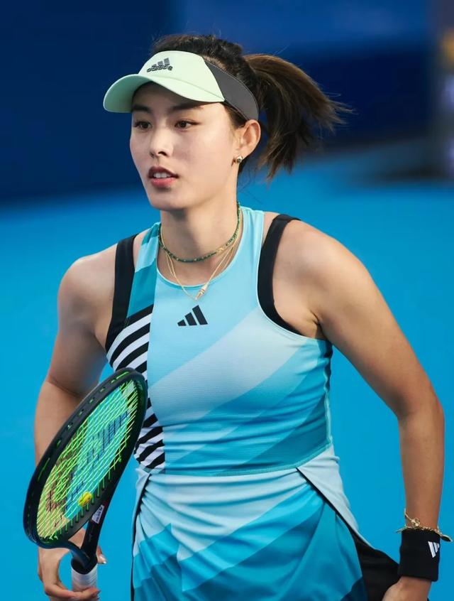 网球运动员几乎都是美女?郑钦文上榜,俄罗斯占一半