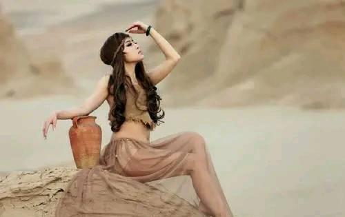 新疆发现一具女干尸,3800年了还是那么美,DNA检测结果让人瞠目