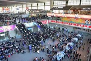 成都东站到泸州汽车时刻表(连续三天，成都东站出发人次全国最多今日出行要注意)