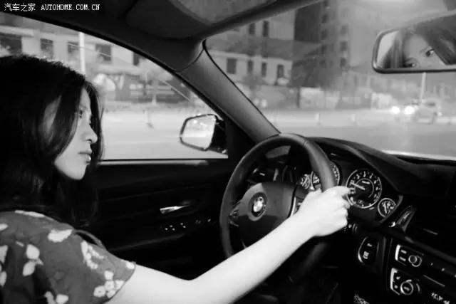 一颦一笑都是美,今夜她一定在你梦里