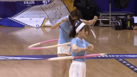 爆笑时刻!网吧推出小姐姐“陪玩游戏”服务,生意不火都不可能