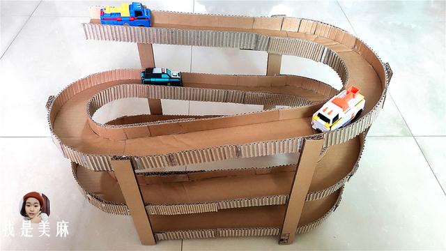 妈妈用废纸箱给儿子做了个汽车轨道,步骤超简单,看完先收藏了