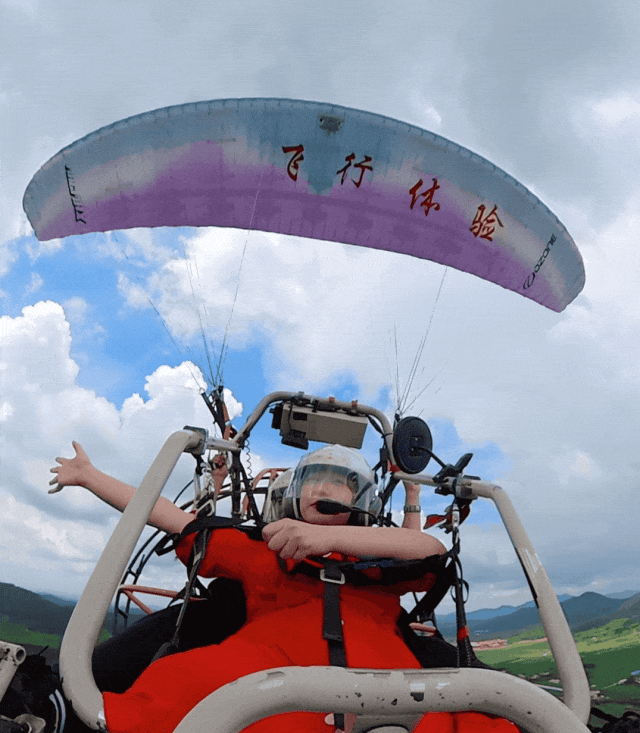 90后湖北轮椅美女:独居,超酷