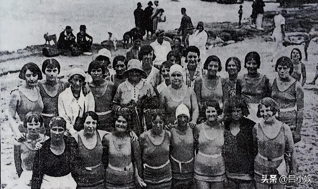 罕见照片:日本女人竟如此开放大胆,女学生脱光衣服全身赤裸上课