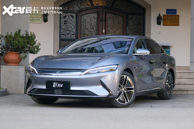 红色太土,棕色显老?比亚迪汉现在可以选浅色内饰了