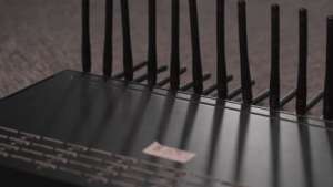 深圳坂田汽车站电话(5万张电话卡，96台机器远程操纵你接到的境外来电，可能来自这里……)