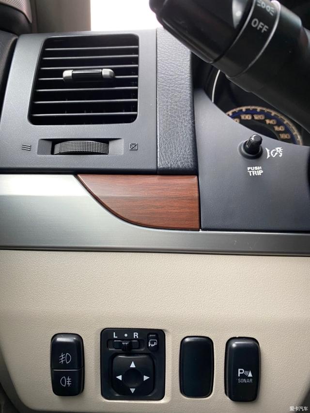 落地70万,老款帕杰罗用车分享,车主:四驱很不错,城市油耗14L