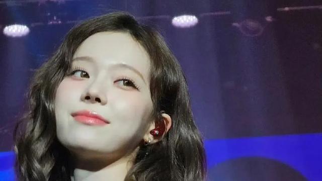 金冬天:aespa闪耀新星,以独特魅力与卓越才艺征服韩娱圈!