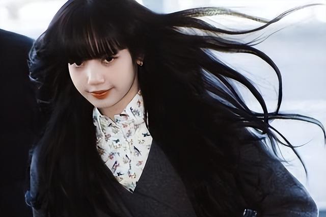 Lisa被指丰臀过度,盲目追求欧美风比例失调,还没被豪门男友承认