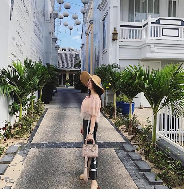 90后越南美女校花,跟男友交往10个月闪婚,婚后才知道丈夫是富商