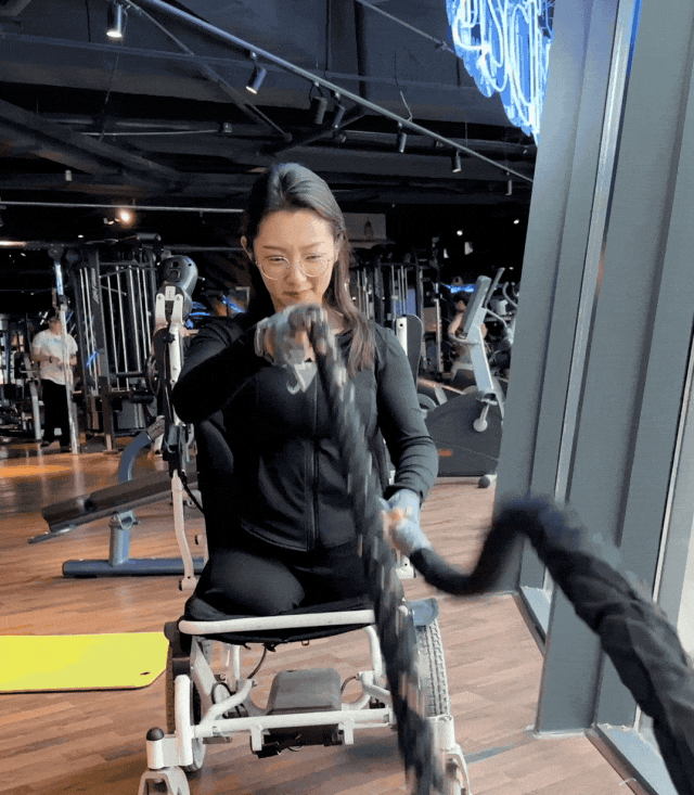 90后湖北轮椅美女:独居,超酷