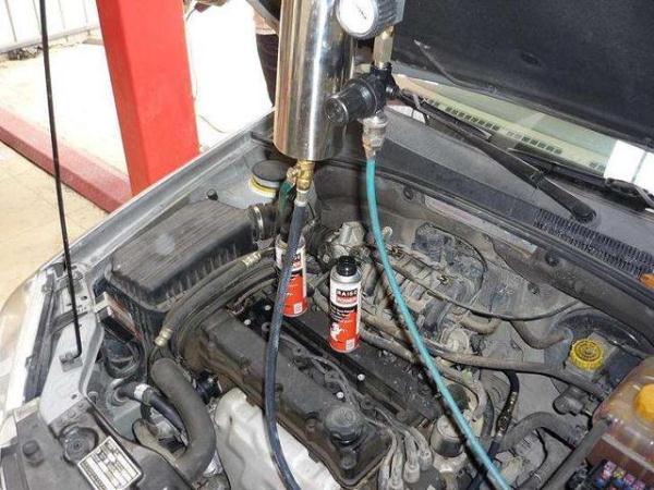 车子到底怎么开最省油？学好这几点，月月帮你省油钱