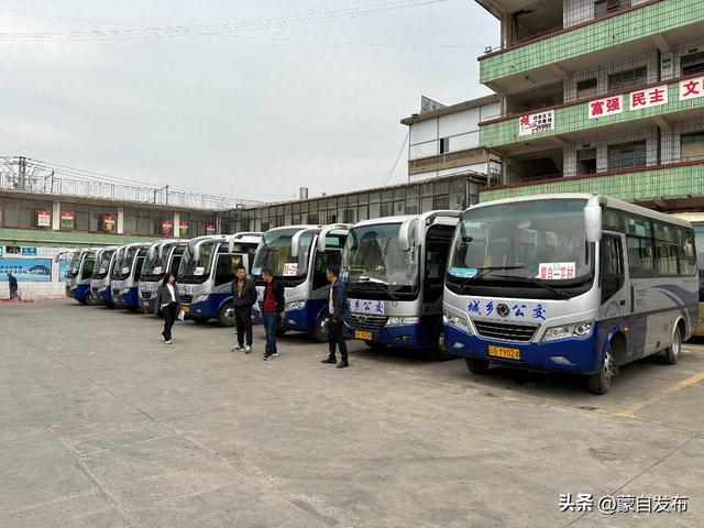 “小车轮”转出蒙自“大民生” 公交专线让群众出行“最先和最后一公里”省时省力