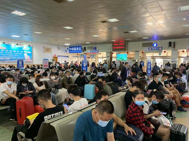 “五一”假期首日,赣州汽车客运站迎客流高峰