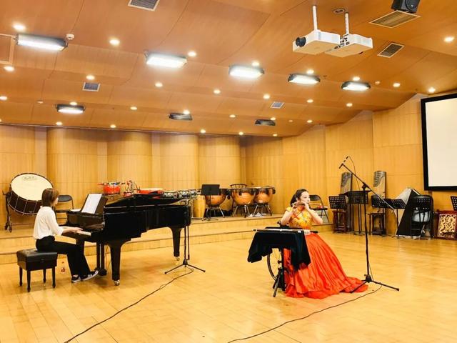 90后湖北轮椅美女:独居,超酷