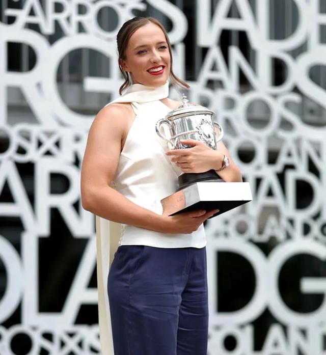 网球运动员几乎都是美女?郑钦文上榜,俄罗斯占一半