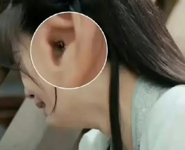 看吐了!耳屎、头屑、油头,就没见过这么邋遢的女明星!