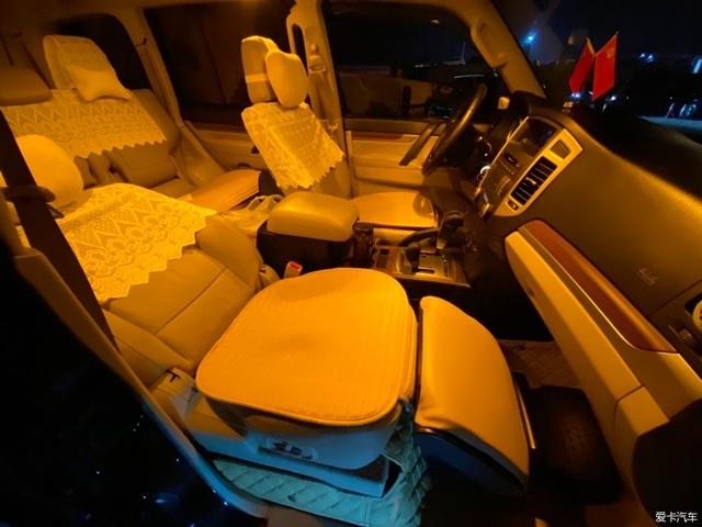 落地70万,老款帕杰罗用车分享,车主:四驱很不错,城市油耗14L