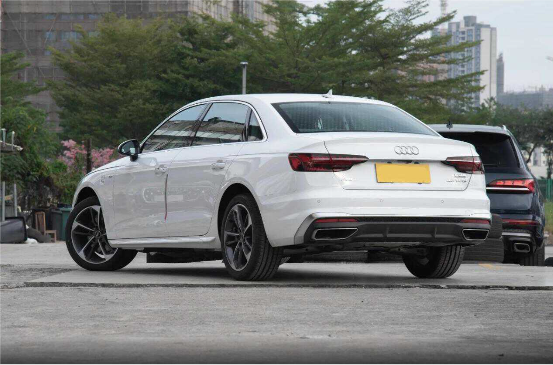 奥迪A4L:我都降到19万了,全系2.0T,为何你们还看宝马3系?