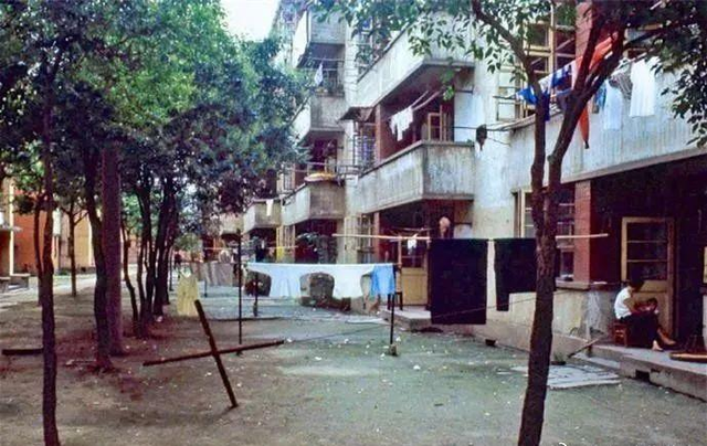 日军兽行照片：当着父亲的面玷污他女儿，临走还残忍割下妻子乳房