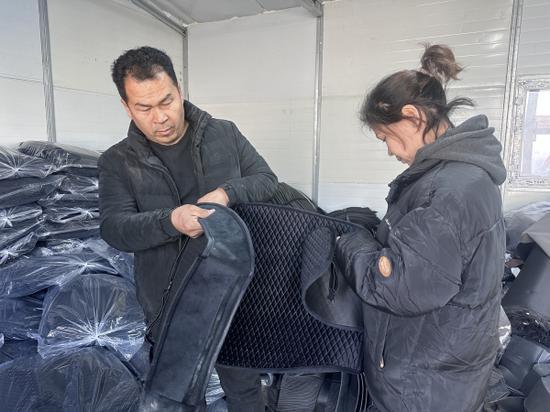 库尔勒市:汽车座套“裁”出致富蓝图