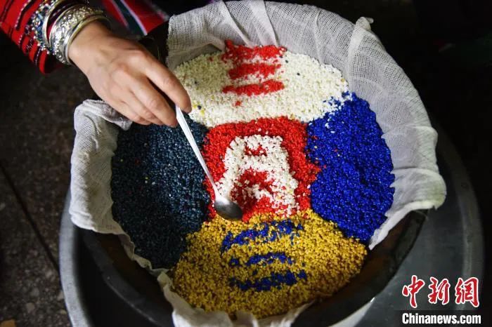 春天打翻调色盘,竟被壮乡人蒸成了饭!