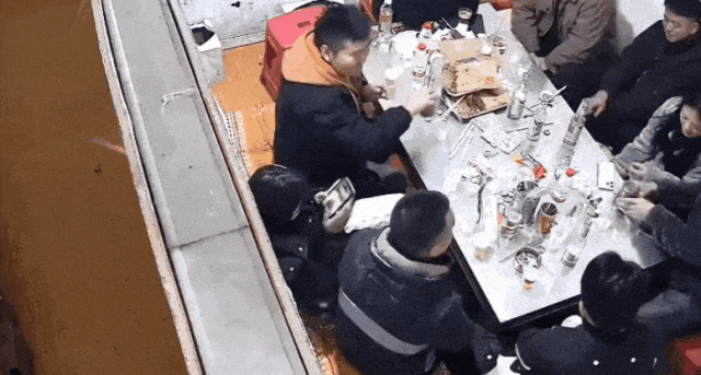 罐装饮料爆炸插进天花板！饮料不能这样加热