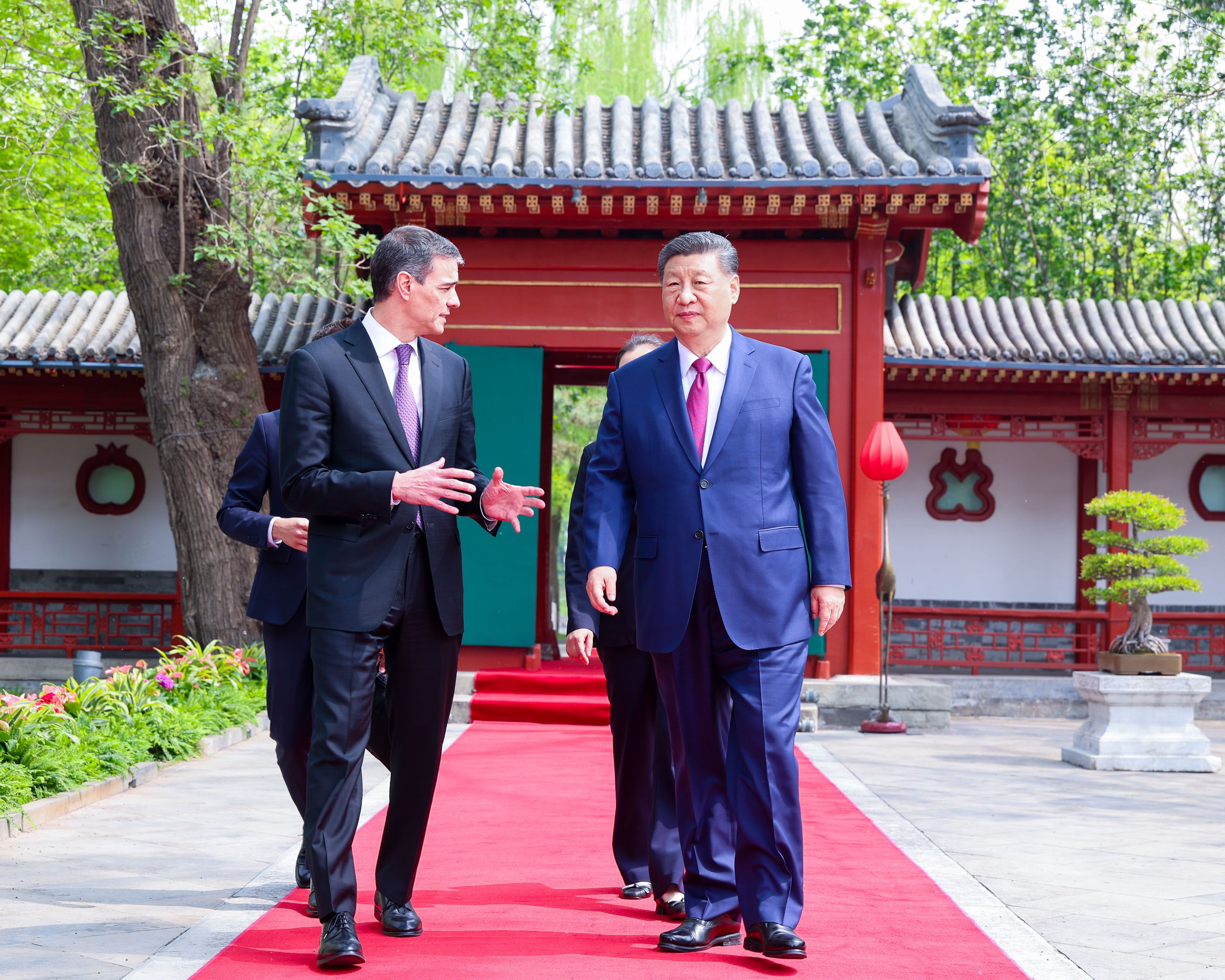 联播+丨三年三访 西班牙首相为何如此重视中国？