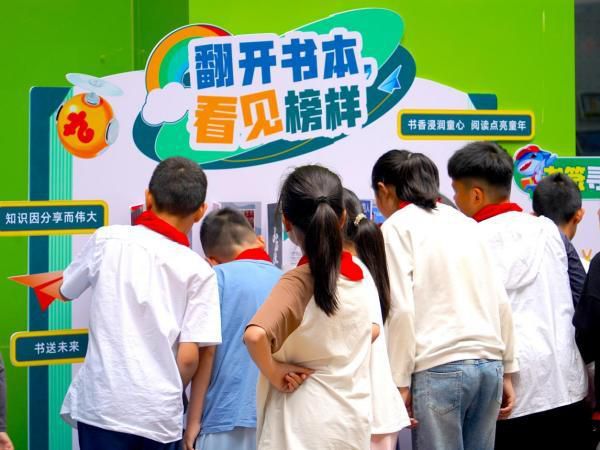 鱼跃书香路,苗沐公益风,2025斗鱼“护苗·鱼阅计划”公益活动圆满开展
