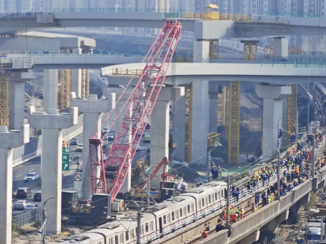 上海地铁遭起重机侵入,原因公布