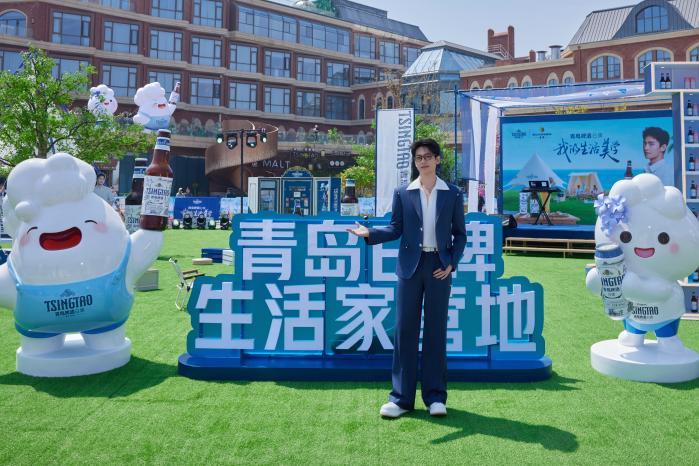 杨洋见证青啤金奖白啤再出新！青岛啤酒“醉樱浮白”樱花味白啤携香上市