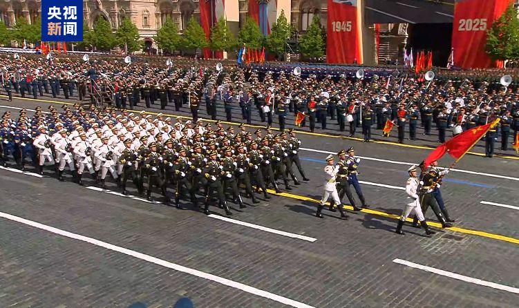 雄姿英发!中国仪仗队步入莫斯科红场