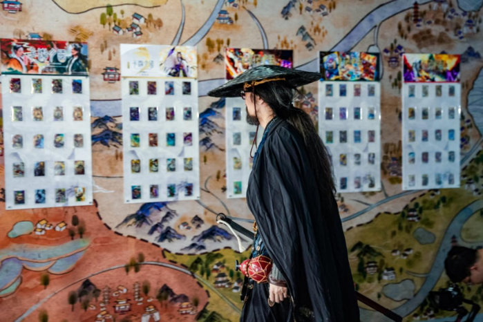 卡游三国亮相中央广播电视总台CPOP群像展：方寸卡牌绘就中国文化出海新篇