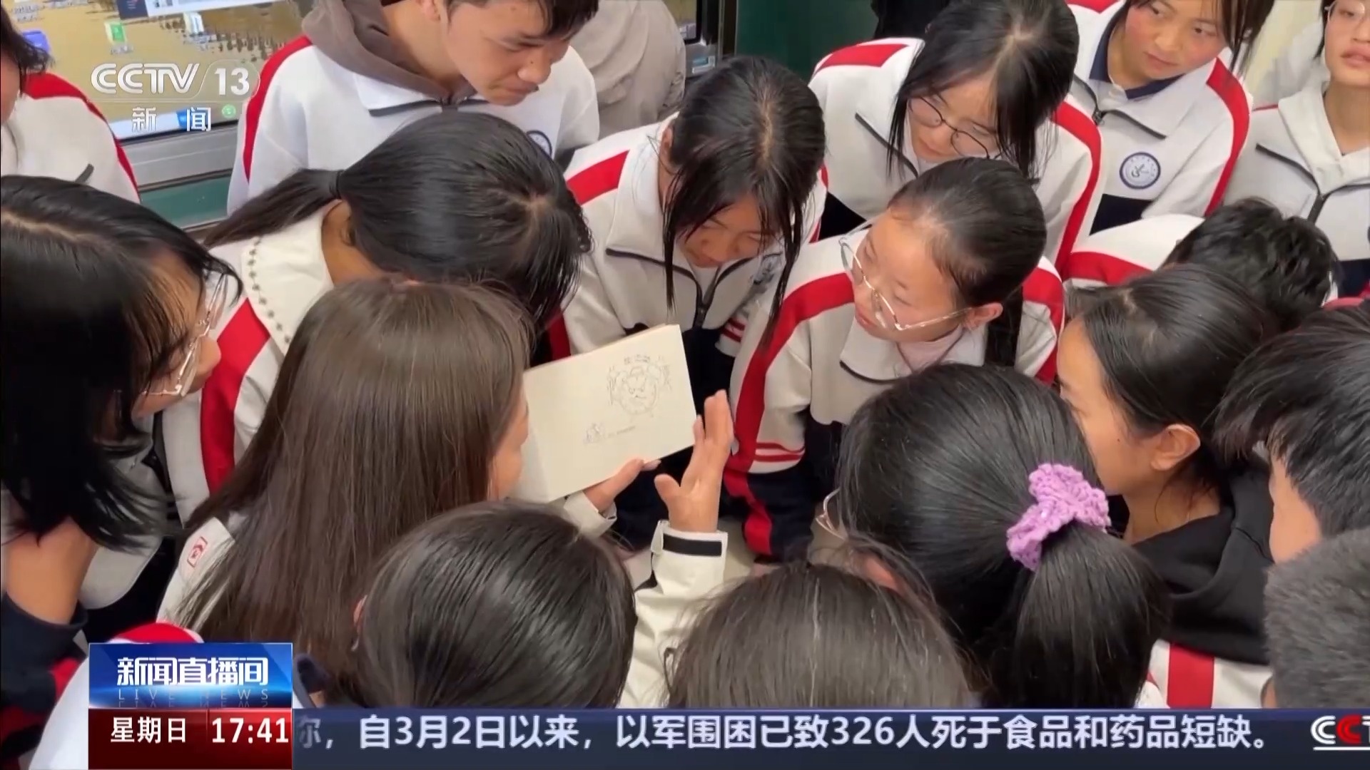 孩子“被困”手机怎么办?家长如何跟青春期孩子相处?专家支招