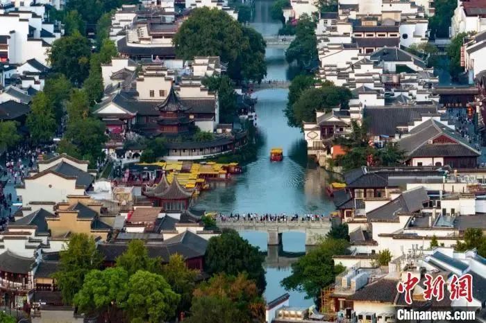 苏超联赛,你真是“人均梗王”啊!