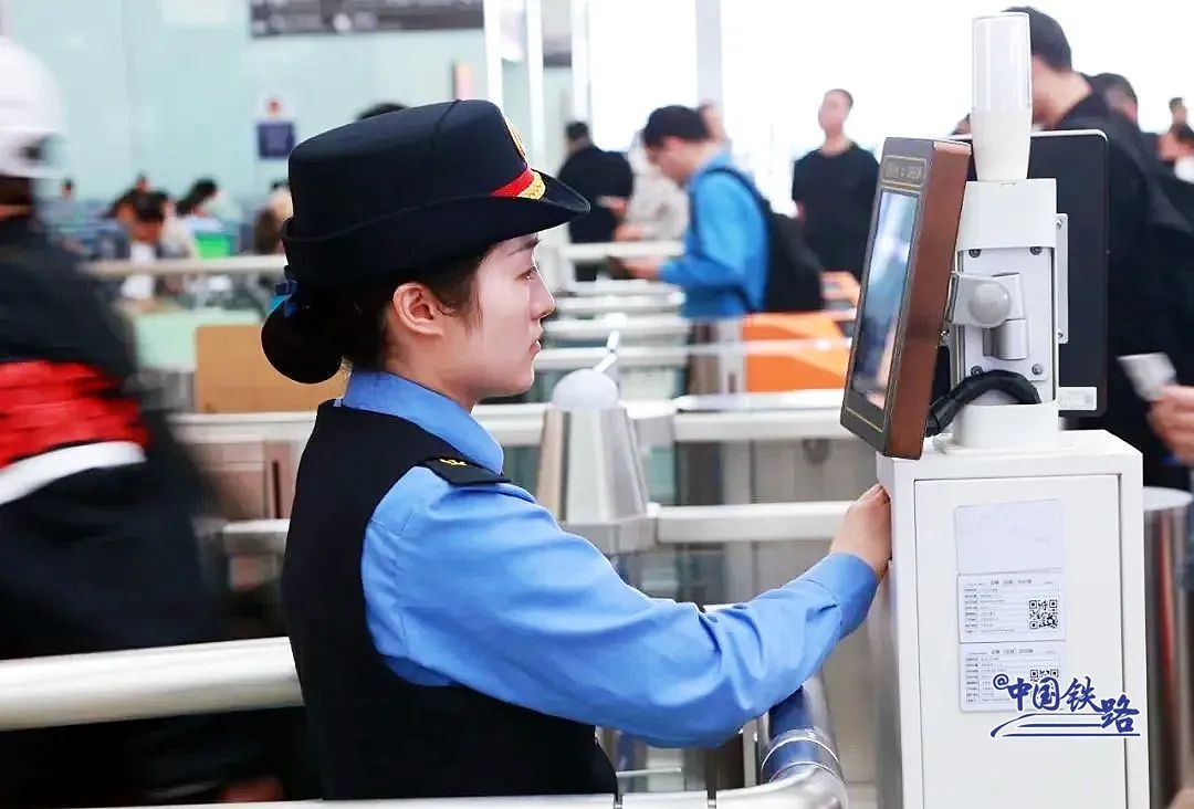 高铁列车“飙车”?官方解答来了!