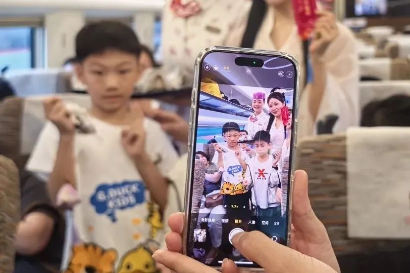 全国铁路1000余个站车,广泛开展“我的铁路风景:美好旅途 粽享端午”文化互动活动