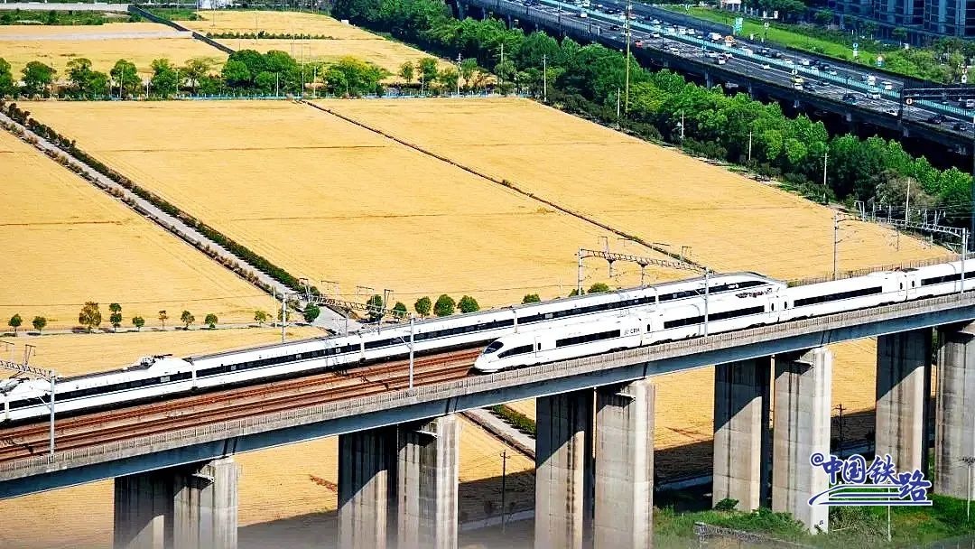 高铁列车“飙车”?官方解答来了!