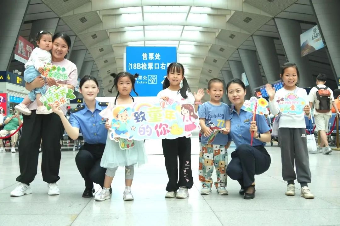 全国铁路1000余个站车,广泛开展“我的铁路风景:美好旅途 粽享端午”文化互动活动