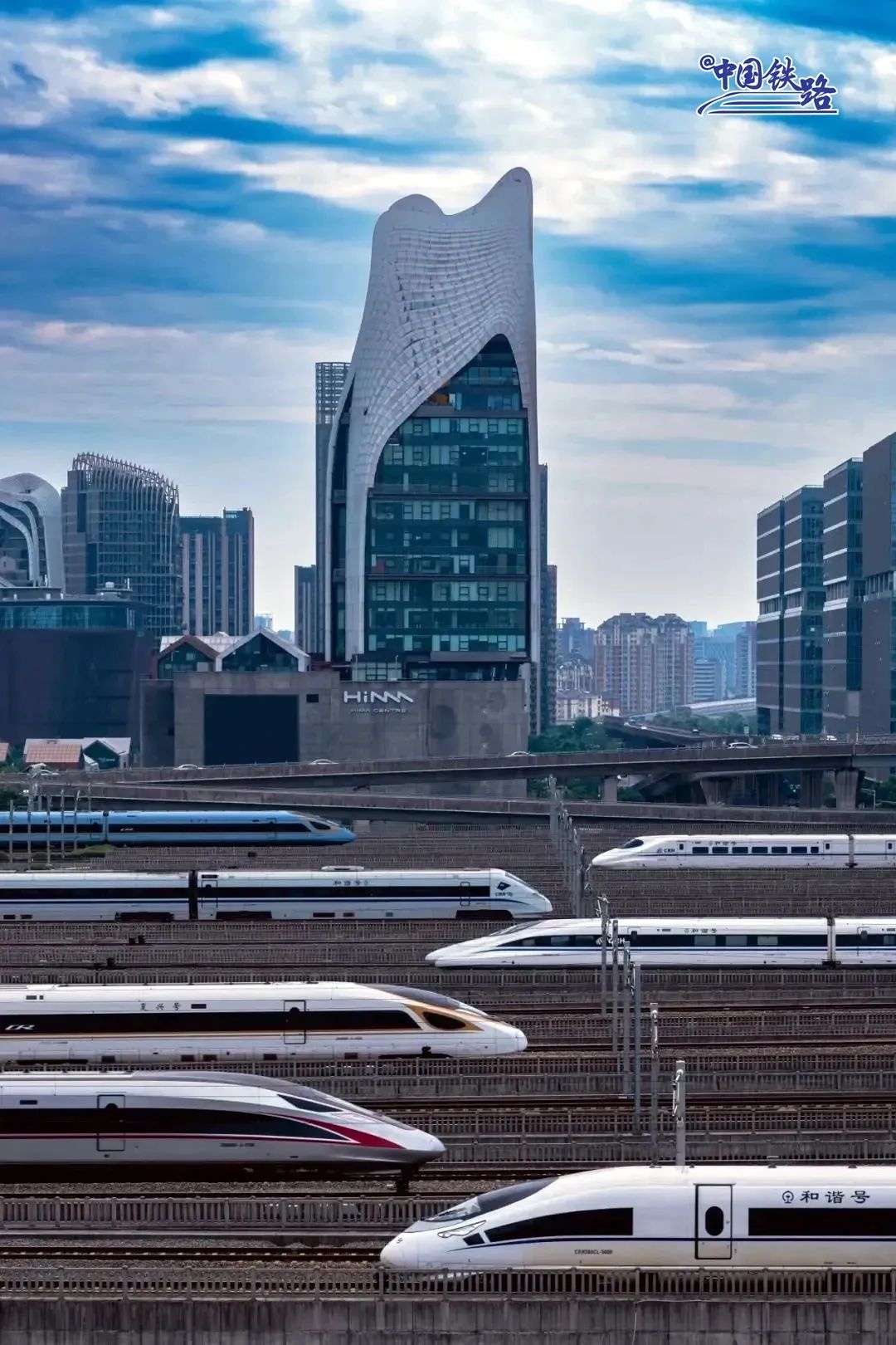 高铁列车“飙车”?官方解答来了!