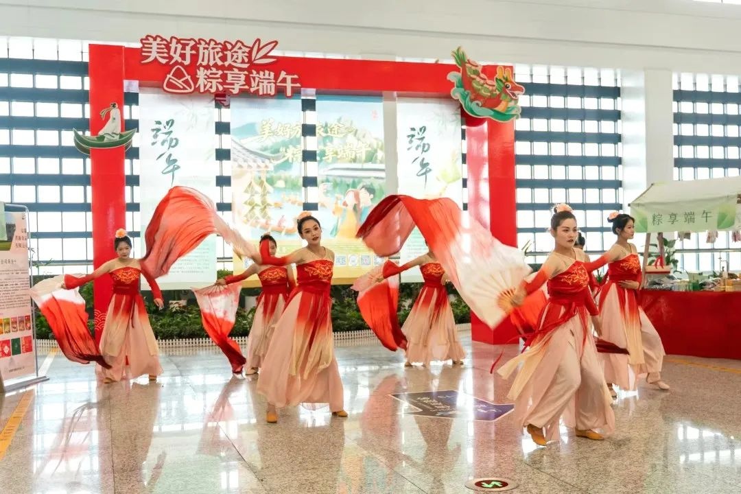 全国铁路1000余个站车,广泛开展“我的铁路风景:美好旅途 粽享端午”文化互动活动