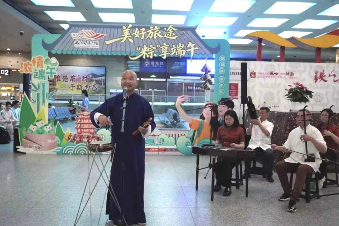 全国铁路1000余个站车,广泛开展“我的铁路风景:美好旅途 粽享端午”文化互动活动