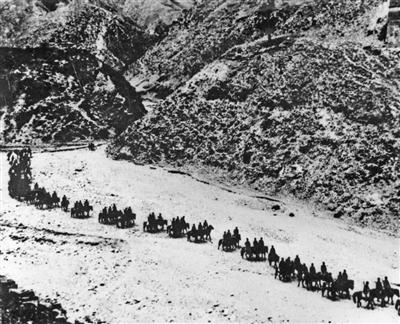 游击健儿逞英豪