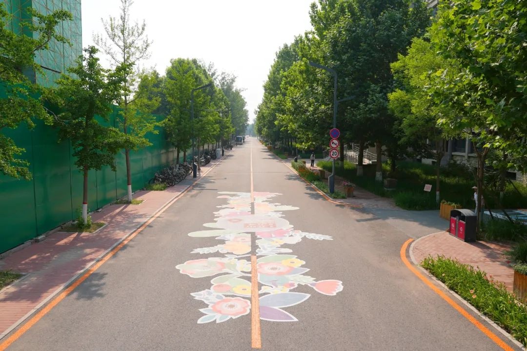 从新燕园出发，一路生花——祝2025届学子毕业快乐！