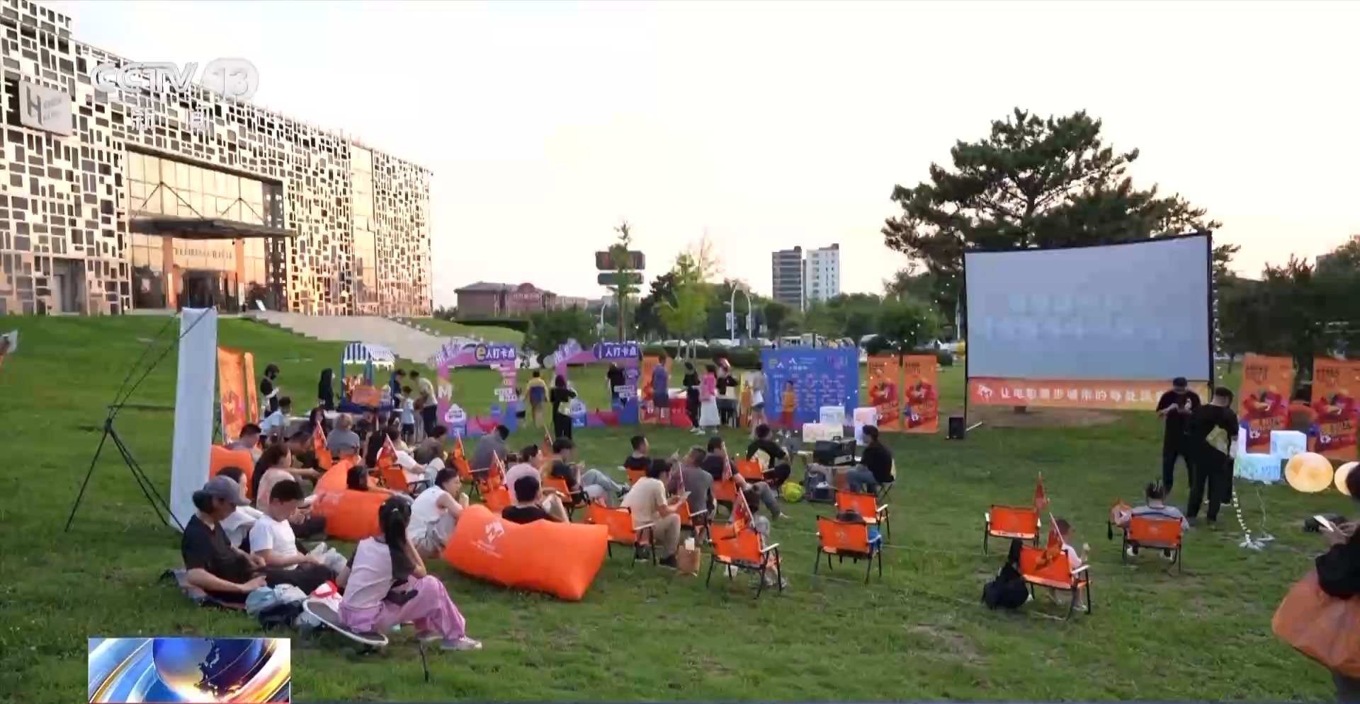 总票房突破30亿!暑期档电影迎来动画盛宴 20部影片每周上新→