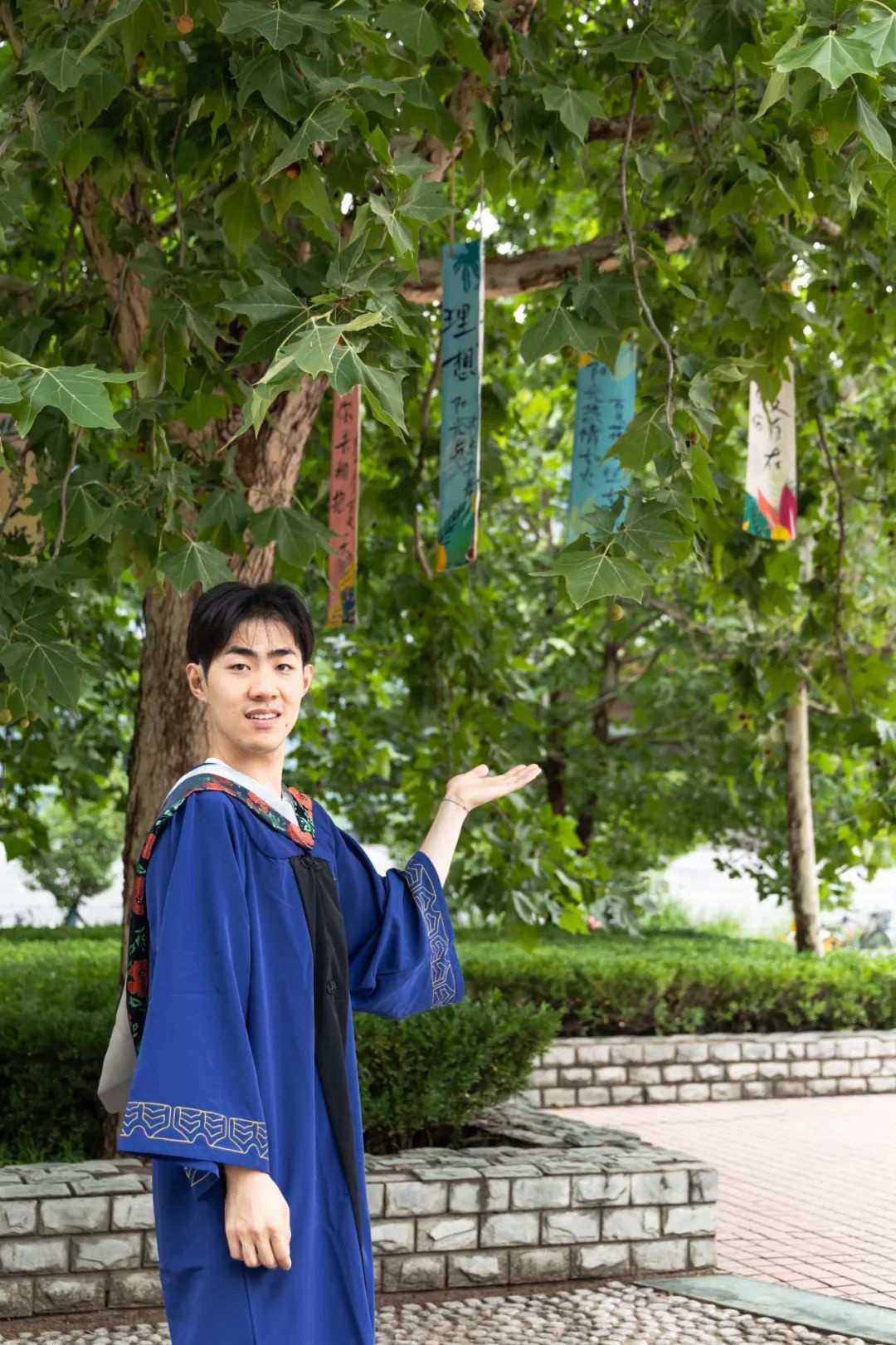 从新燕园出发，一路生花——祝2025届学子毕业快乐！