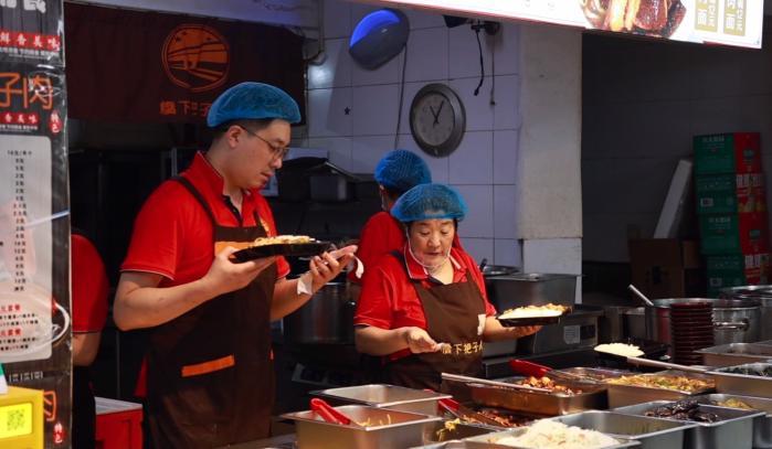 服务业消费振兴下的夫妻老婆店们：人气旺、生意好，发展有信心！