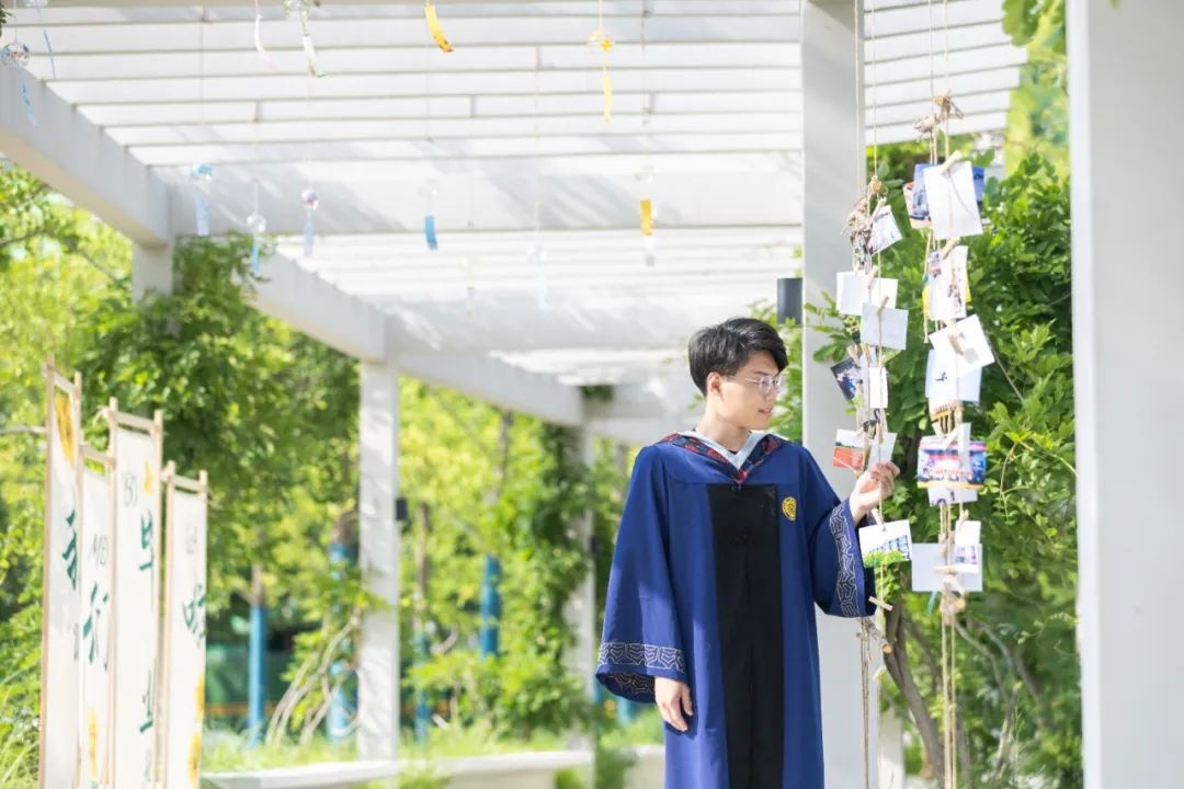 从新燕园出发，一路生花——祝2025届学子毕业快乐！