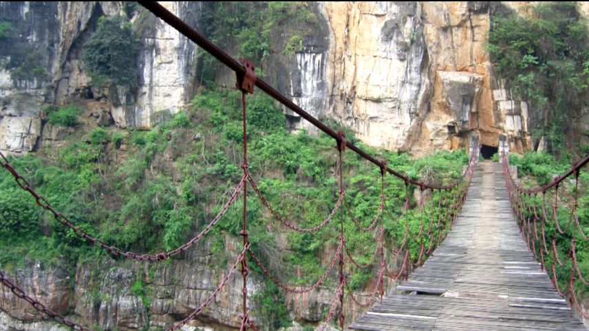 双桥飞渡北盘江：从烽火记忆到复兴之路的钢索跨度